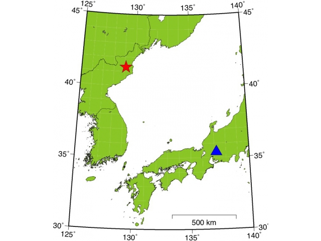 図1：気象庁による震源（★）と当研究所設置の観測点（▲）の位置関係