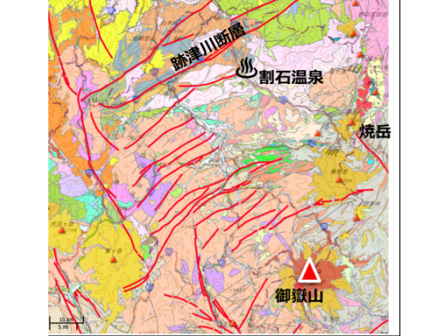 図2　割石温泉と御嶽山の位置の図。御嶽山は割石から南南東に50kmの位置　(地質図Naviより)